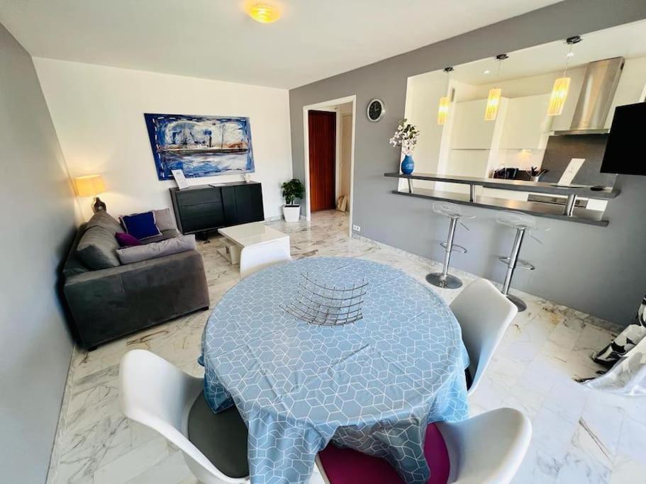 Le Pinede - Apt 4 Prs- Parking - Clim - 500M Plages Antibes Esterno foto